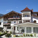 Alpinschloessl アパートホテル 4*