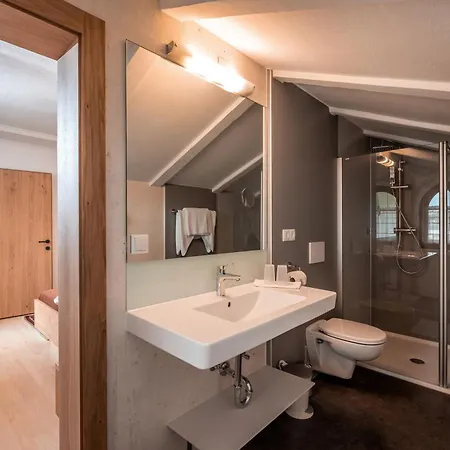 高山城堡公寓式酒店 4*