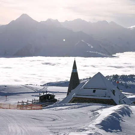 高山城堡公寓式酒店 4*