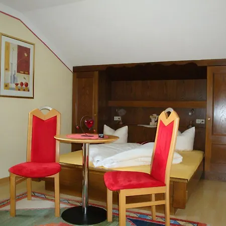 Alpinschloessl מלון דירות