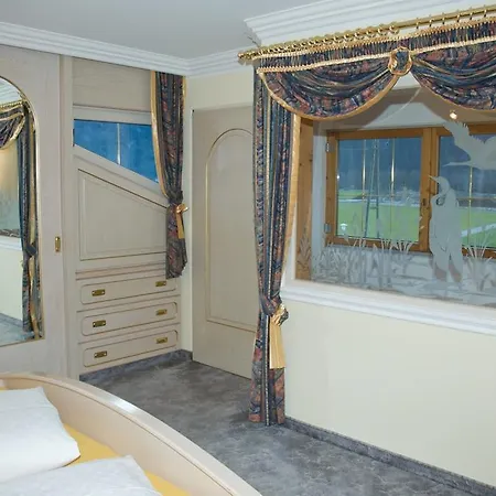 Alpinschloessl מלון דירות 4*